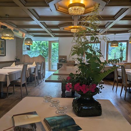 Hotel Alpenblick Sarentino Bagian luar foto