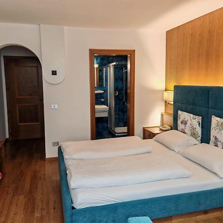 Hotel Alpenblick Sarentino Bagian luar foto