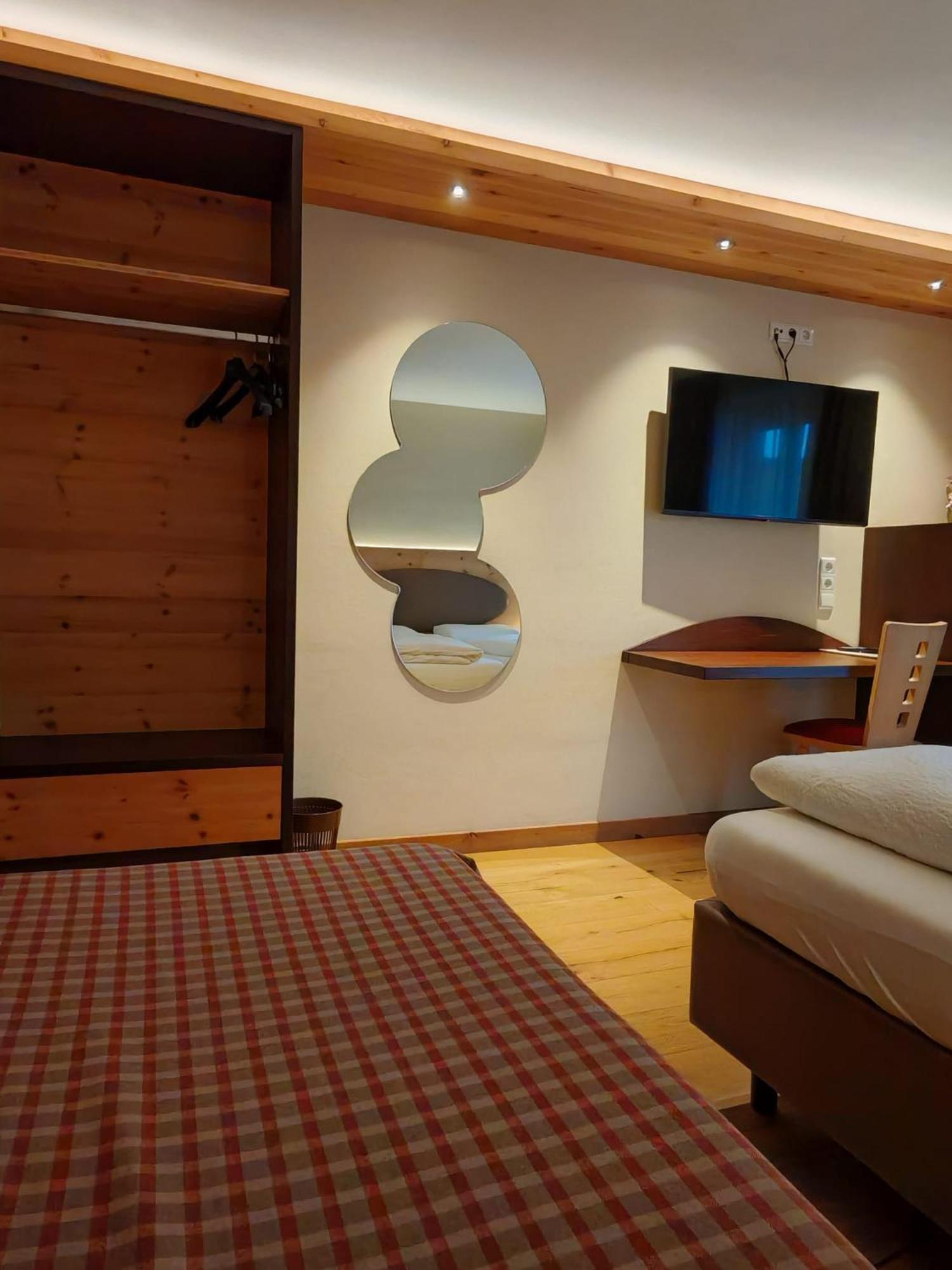 Hotel Alpenblick Sarentino Bagian luar foto