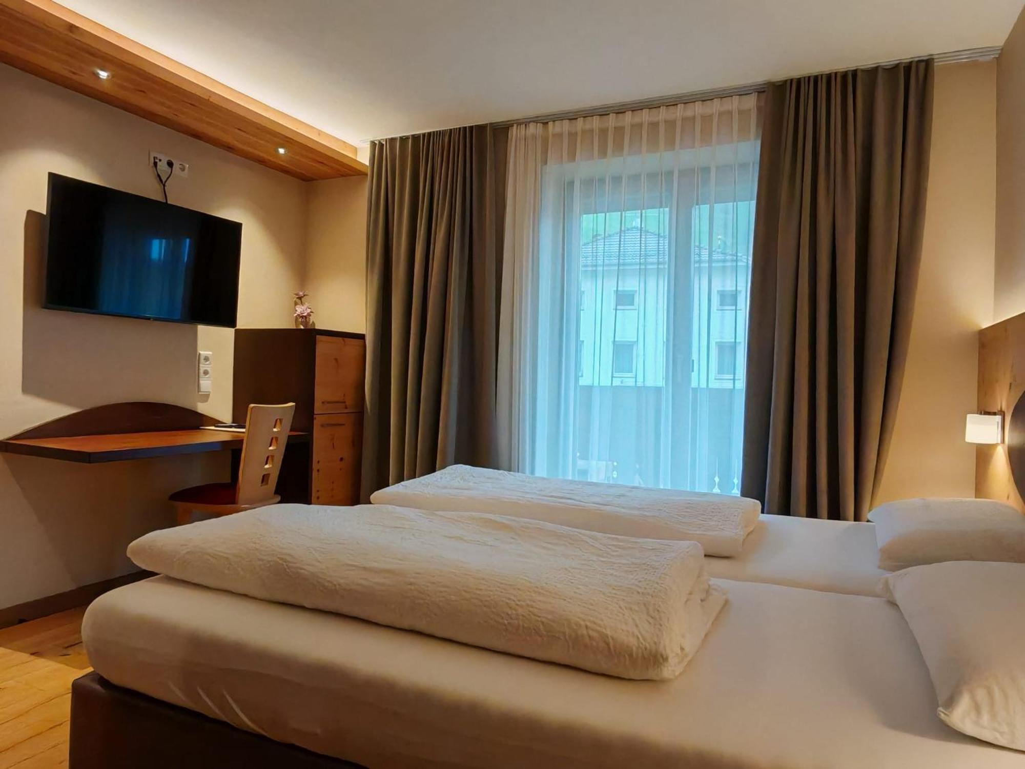Hotel Alpenblick Sarentino Bagian luar foto