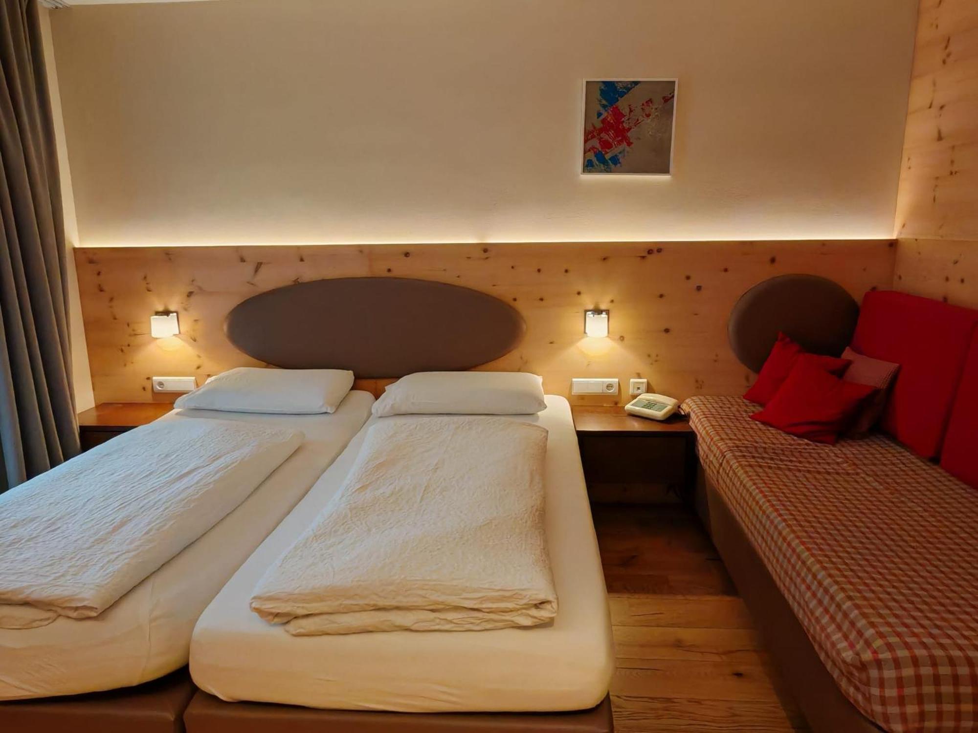 Hotel Alpenblick Sarentino Bagian luar foto