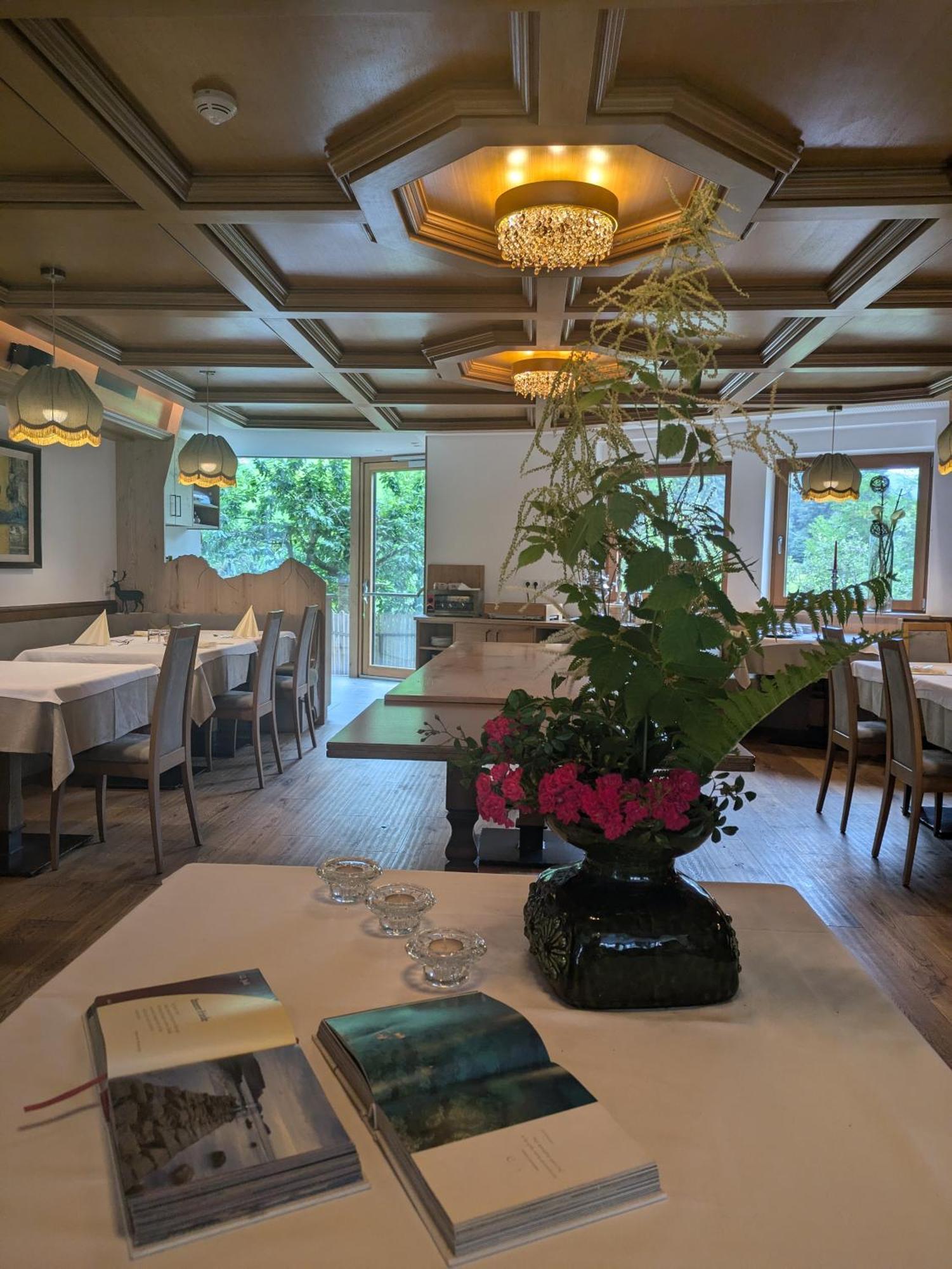 Hotel Alpenblick Sarentino Bagian luar foto