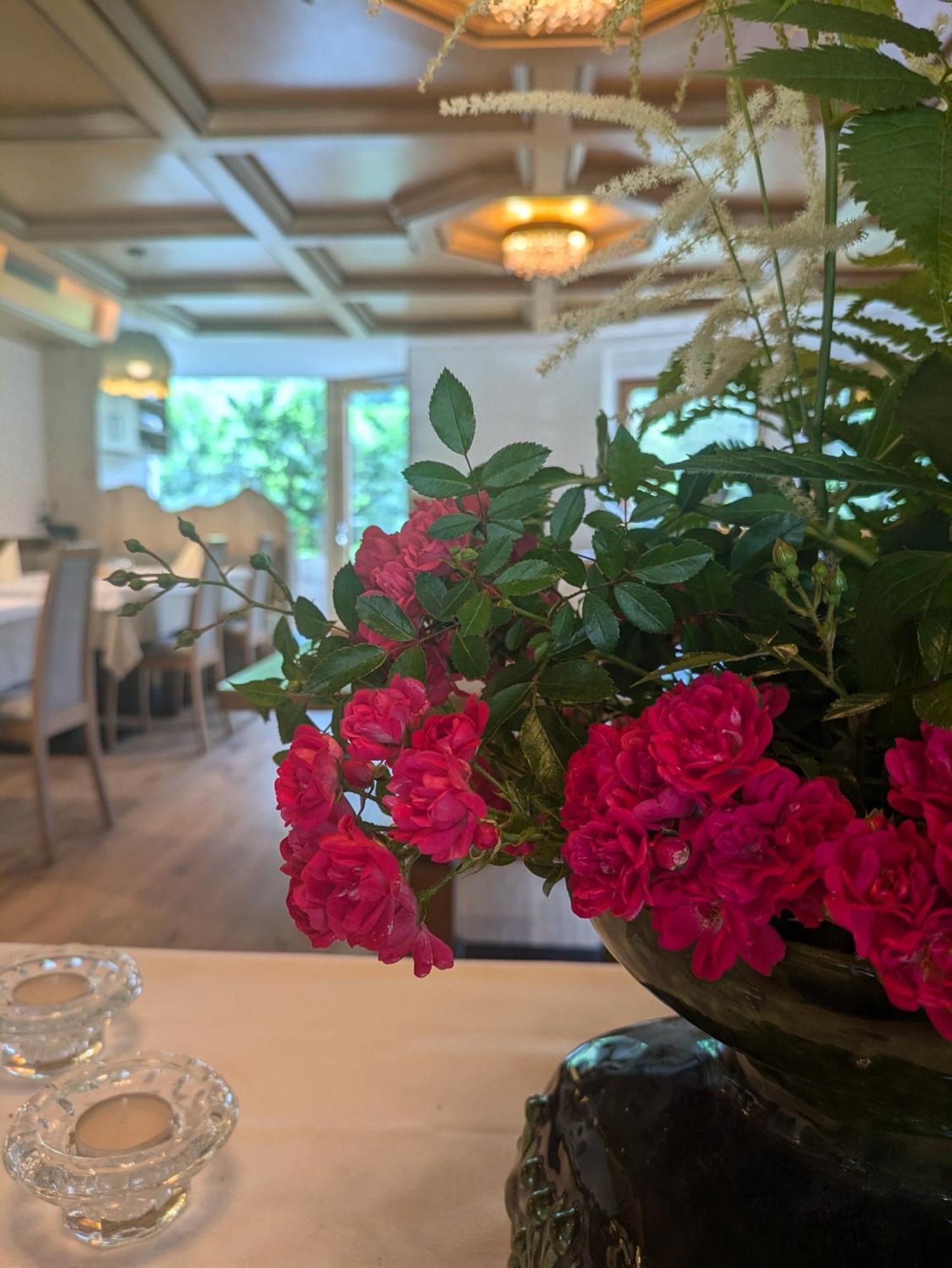 Hotel Alpenblick Sarentino Bagian luar foto