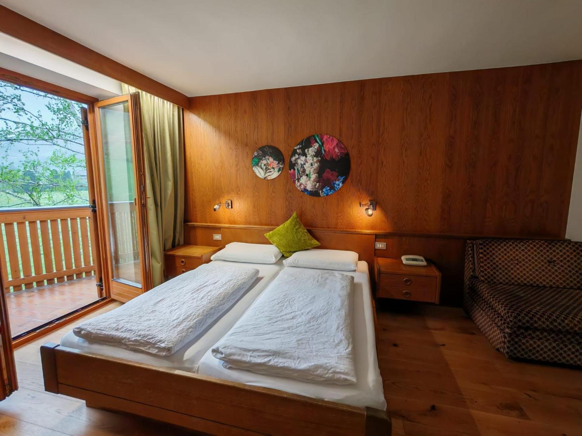 Hotel Alpenblick Sarentino Bagian luar foto
