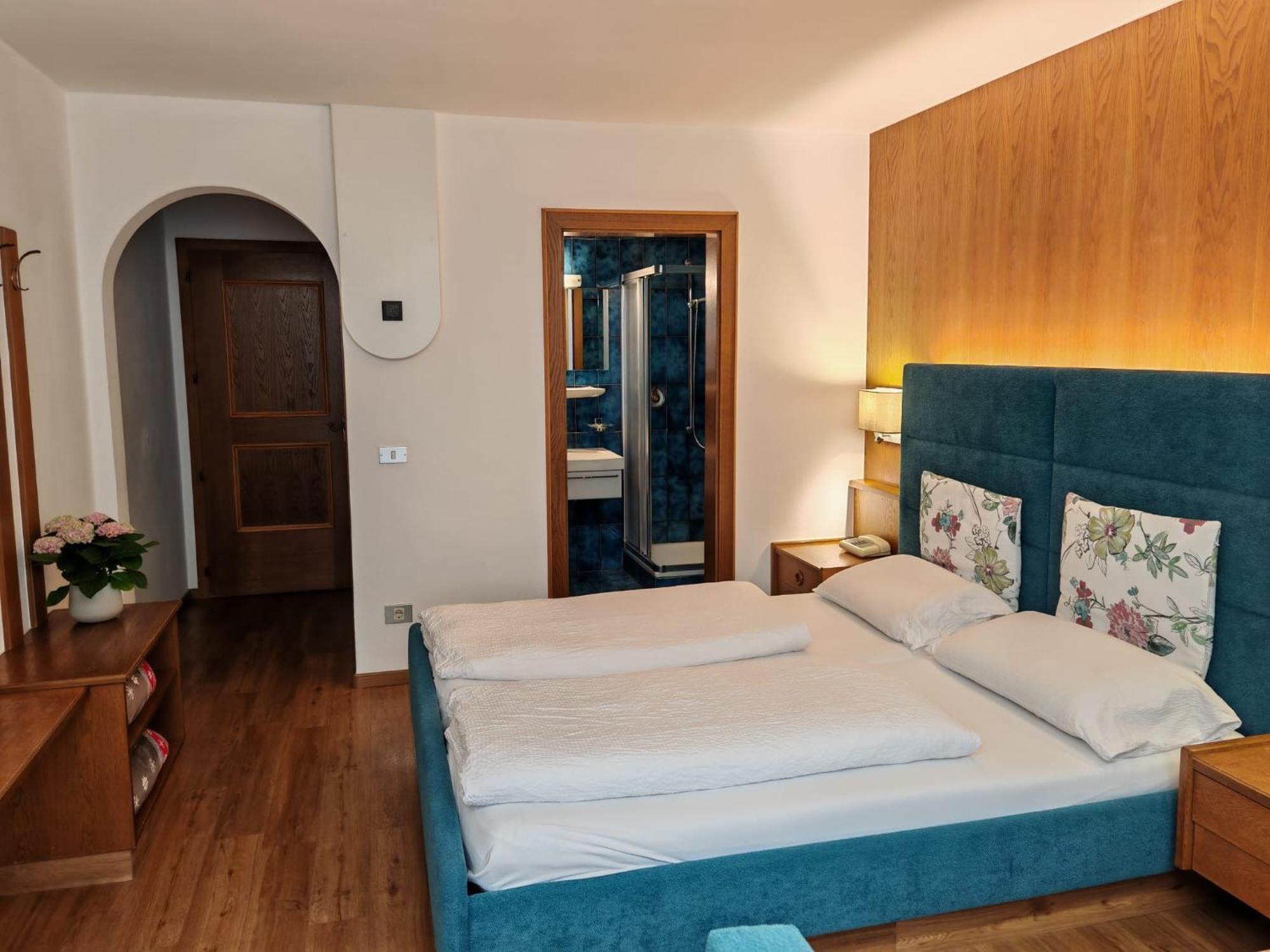 Hotel Alpenblick Sarentino Bagian luar foto