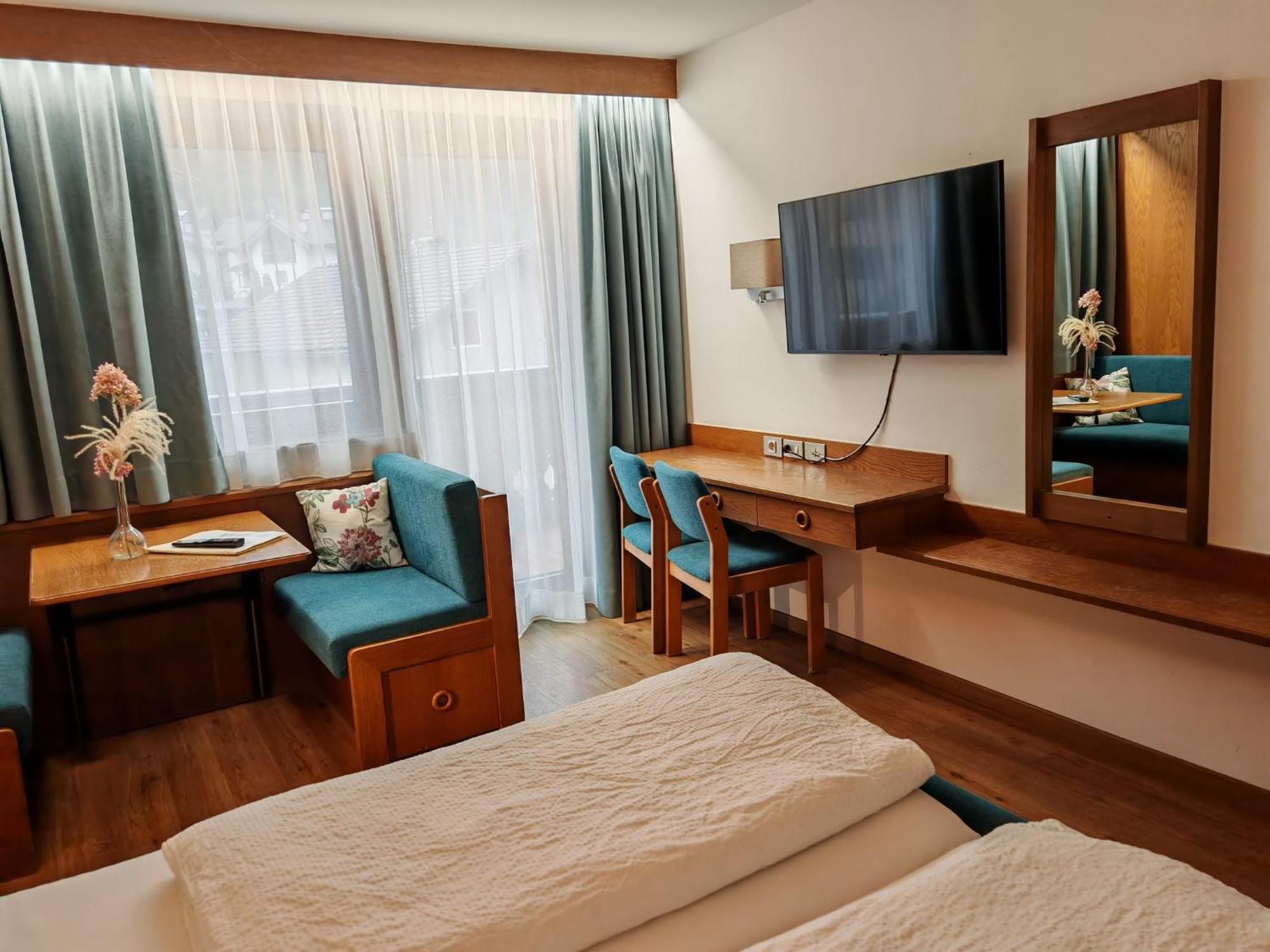 Hotel Alpenblick Sarentino Bagian luar foto