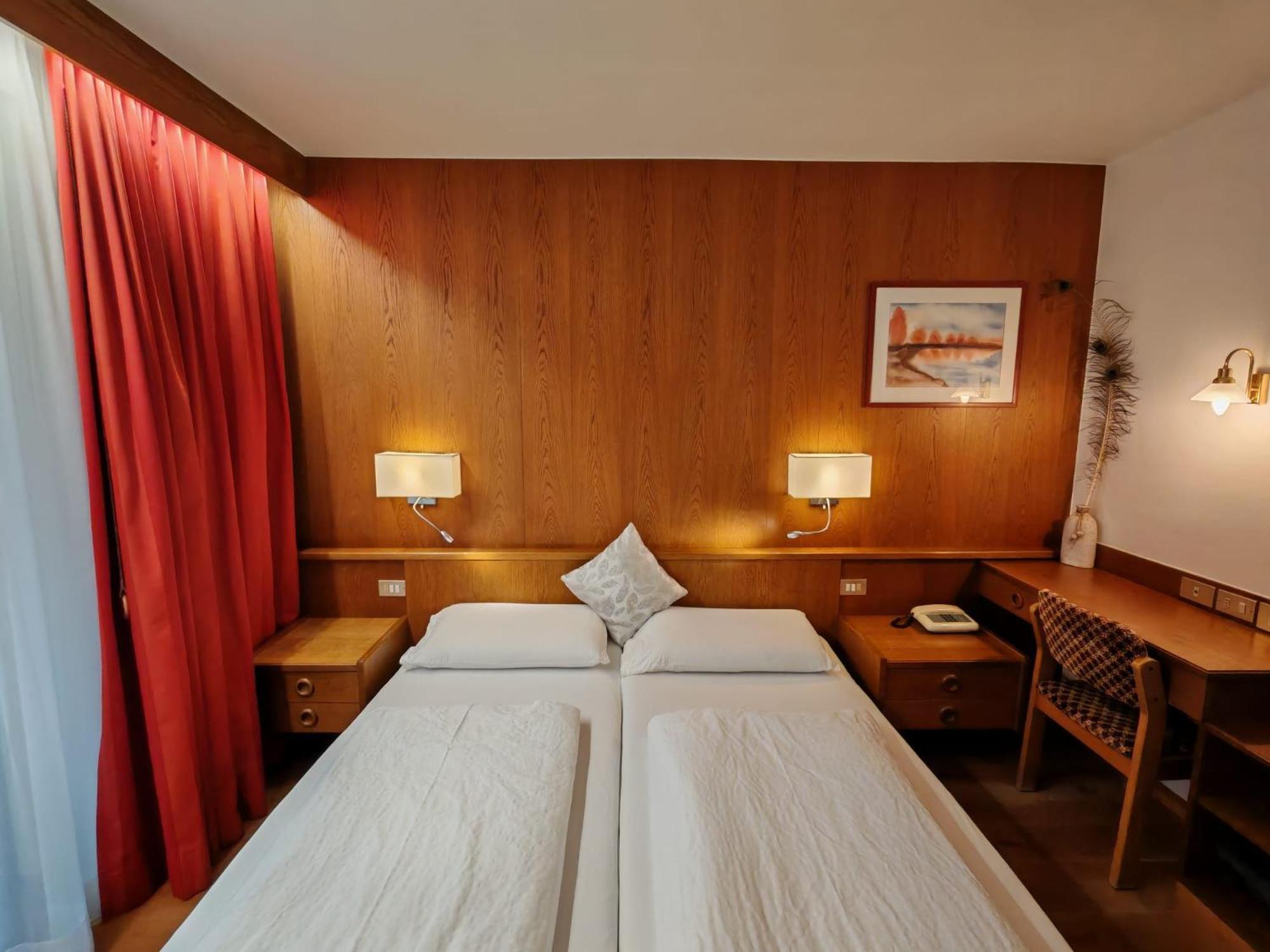 Hotel Alpenblick Sarentino Bagian luar foto
