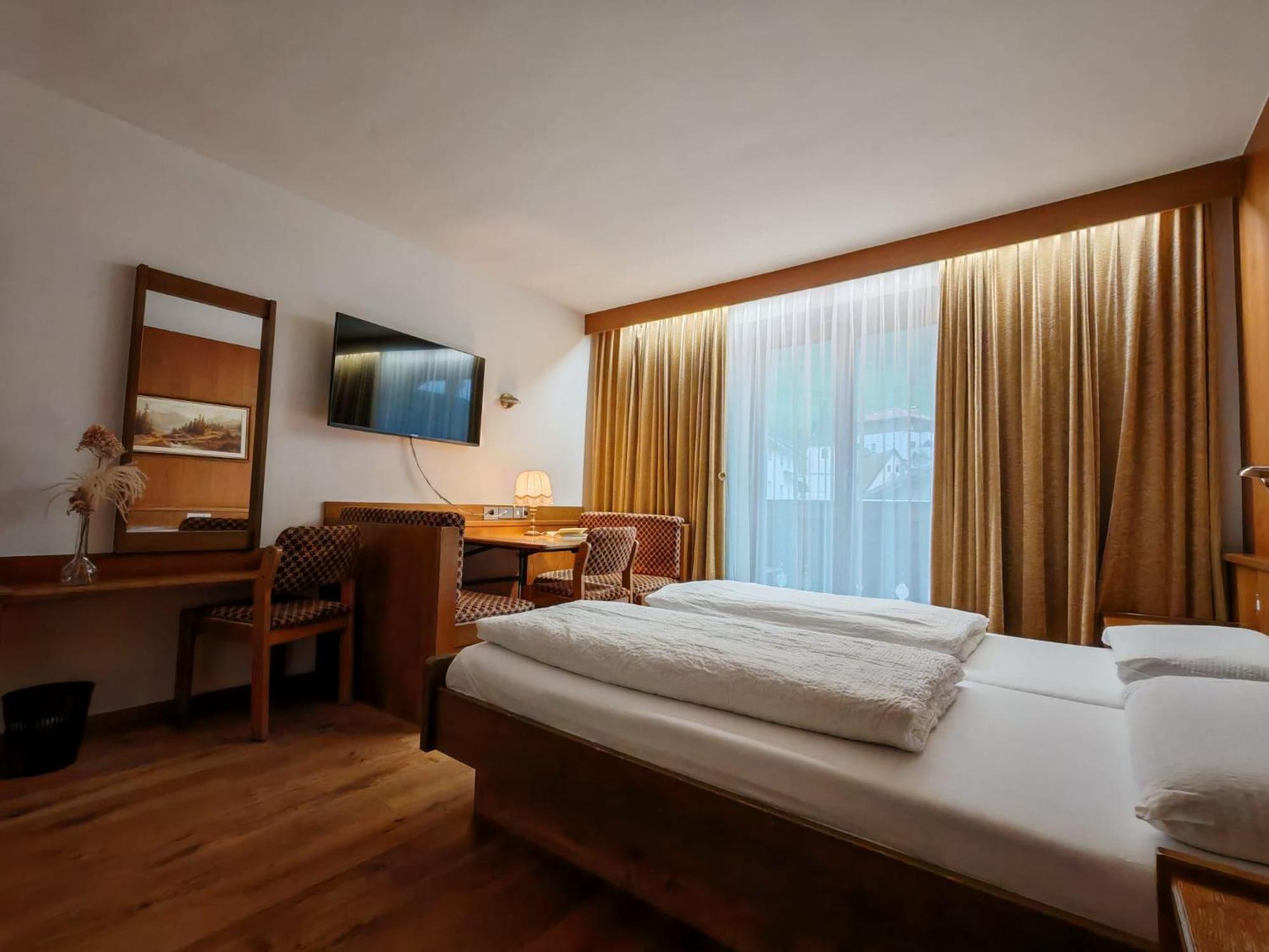 Hotel Alpenblick Sarentino Bagian luar foto