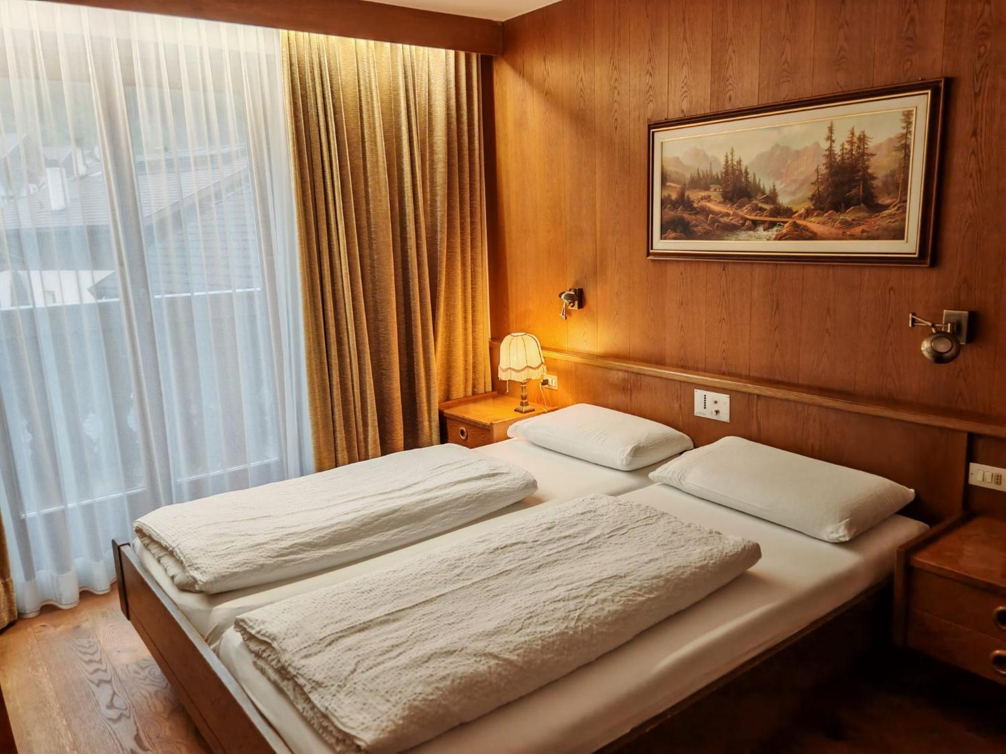 Hotel Alpenblick Sarentino Bagian luar foto