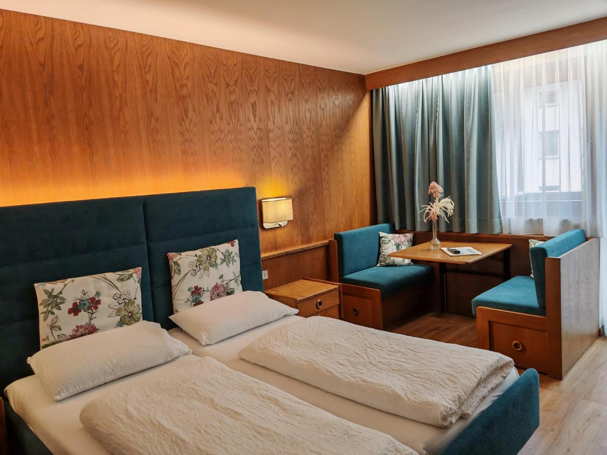 Hotel Alpenblick Sarentino Bagian luar foto