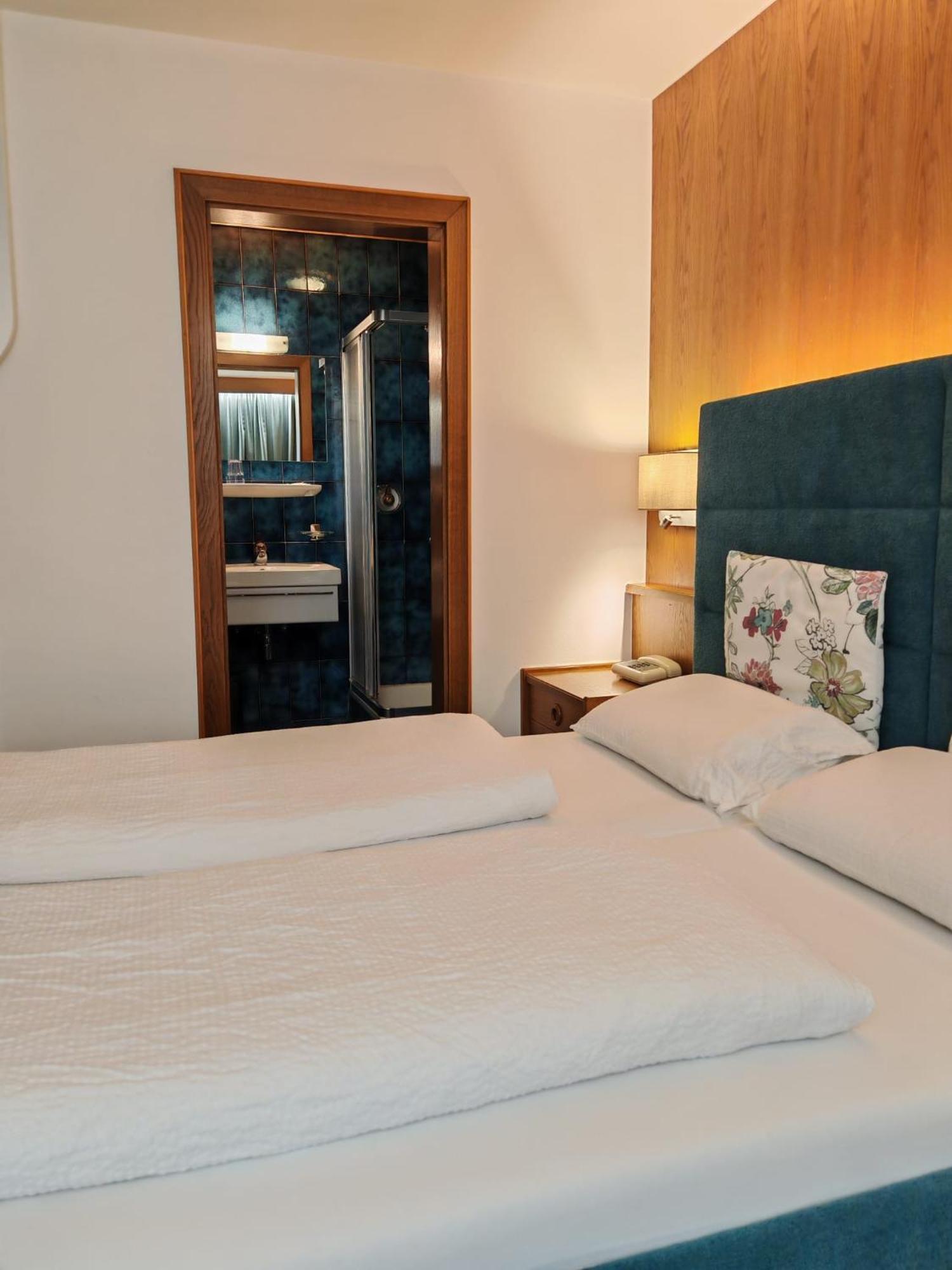 Hotel Alpenblick Sarentino Bagian luar foto
