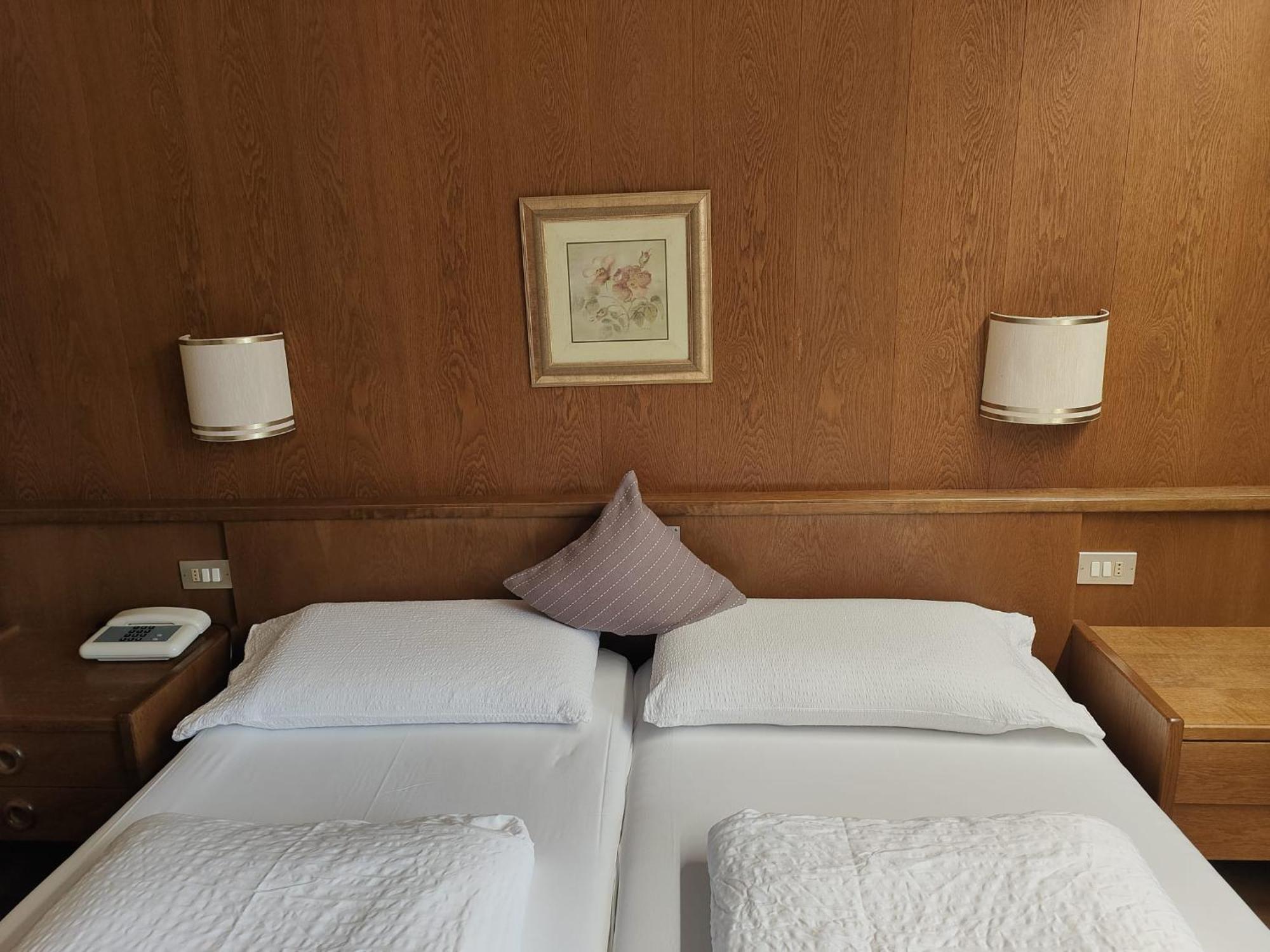 Hotel Alpenblick Sarentino Bagian luar foto