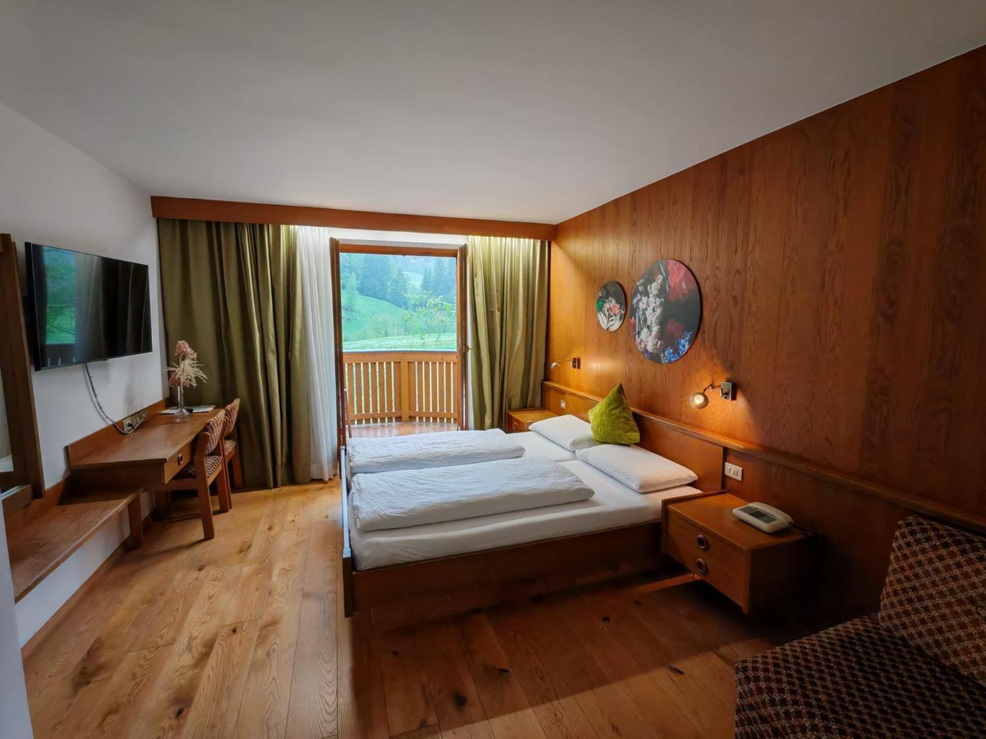 Hotel Alpenblick Sarentino Bagian luar foto