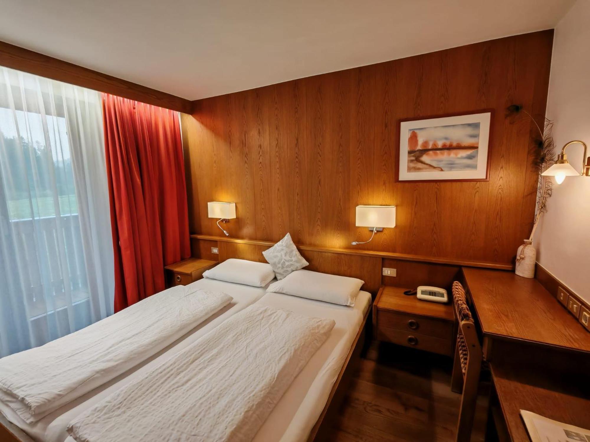 Hotel Alpenblick Sarentino Bagian luar foto